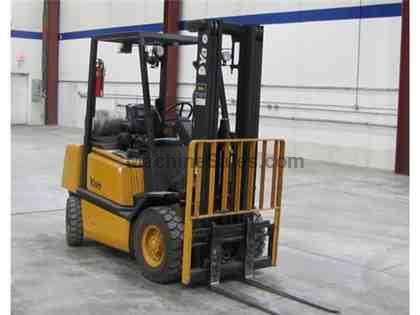 Yale Model GLP050TGEVAE090 Propane Type 5000 Lbs Cap Forklift, Mfg 2005