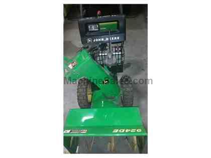 JOHN DEERE 924DE SELF-PROPELLED SNOW BLOWER JOHN DEERE 924DE SELF-PROPELLED SNOW BLOWER