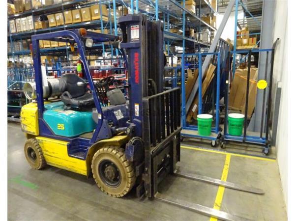 Komatsu Model FG25TLP-12 LP Powered Fork Truck, 4000 lb Komatsu Model FG25TLP-12 LP Powered Fork Truck, 4000 lb