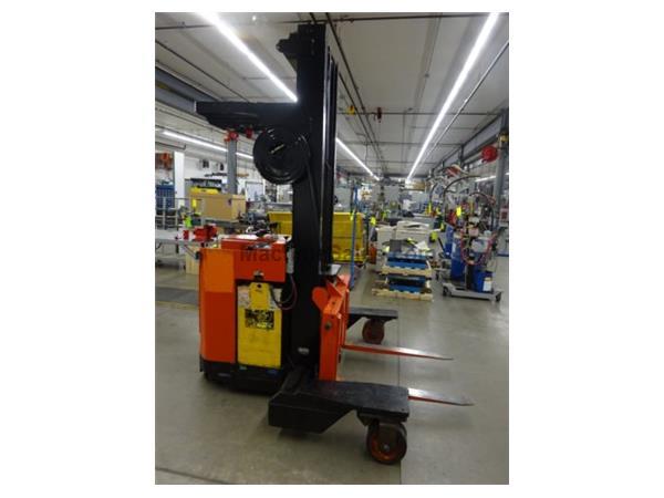 Raymond Model 20-4D-R40TT 4-Directional Electric Straddle Reach Fork Truck Raymond Model 20-4D-R40TT 4-Directional Electric Straddle Reach Fork Truck