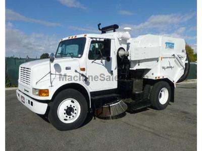 2002 INTERNATIONAL 4700 3022