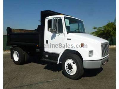 2001 FREIGHTLINER FL70 3053