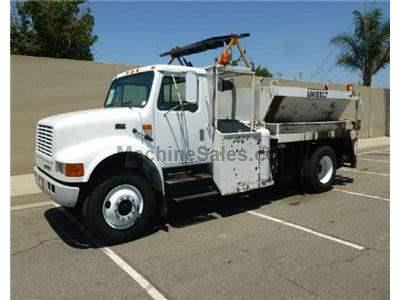 2001 INTERNATIONAL 4900 2972