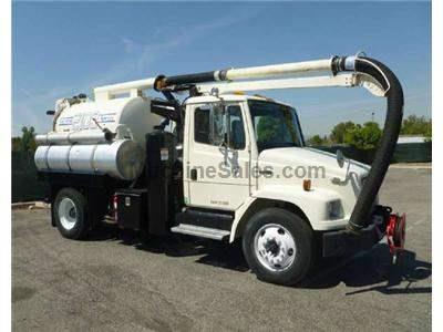 2000 FREIGHTLINER FL70 2865