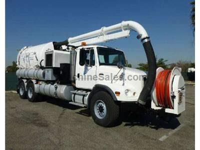 1999 FREIGHTLINER FL112 3045