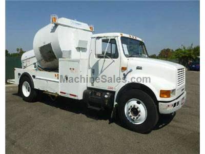 1999 INTERNATIONAL 4900 3056