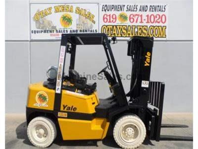 8000LB Forklift, Pneumatic Tires, 3 Stage, Side Shift, Propane, Automatic Transmission, Low Hours