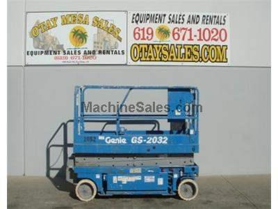 Scissorlift, Electric, 26 Foot Working Height, 20 Foot Platform, Narrow 32 Inch Width