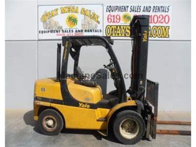 9000LB Forklift, Pneumatic Tire, Diesel Power, Positioner.