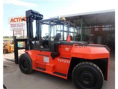 Toyota T3000, 30,000 lb forklift, 10&#39; Forks, newly painted lift, side-s