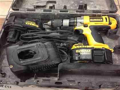 Drill Kit Cdlss 14.4v Dewalt w/Charger & 2 Batteries Drill Kit Cdlss 14.4v Dewalt w/Charger & 2 Batteries