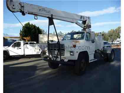 1984 Ford F-700 Crane Truck