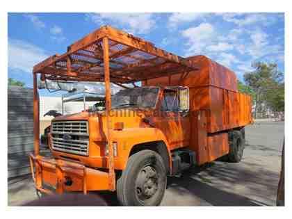 1985 Ford F-700 Chipper Dump