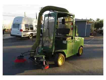 2006 Mad Vac Compact Street Parking Lot Sweeper