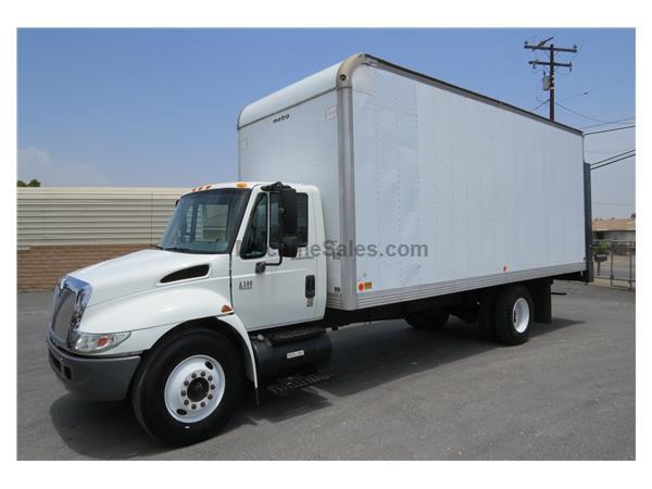 2005 International 4300 24 ft. Box Van Truck