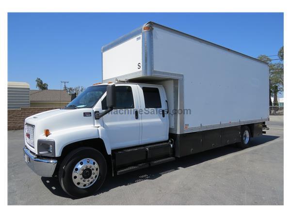 2007 GMC C7500 24 ft. Crew Cab Box Van Grip Truck