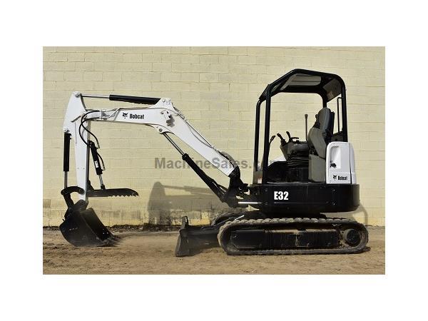 2012 BOBCAT E2M W/MANUAL QUICK CONNECT &amp; PLUMBING ON STICK -W6815