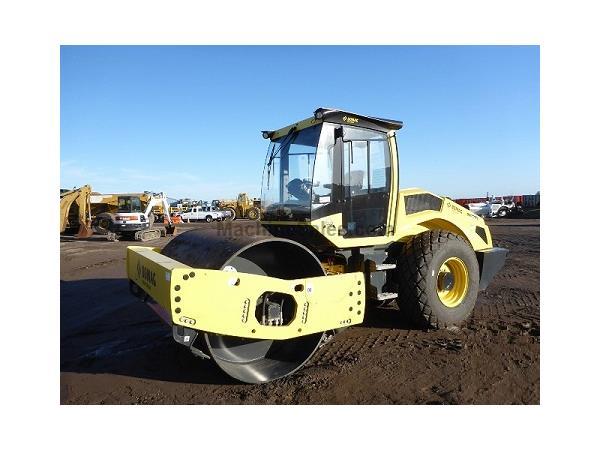 2018 BOMAG BW213 D 5 W/ WATER SYSTEM &amp; CAB W/ A/C &amp; HEAT E7097