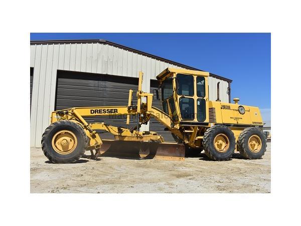 1996 DRESSER 830B w/ Front Scarifer &amp; Cab w/ A/C &amp; Heat E7129