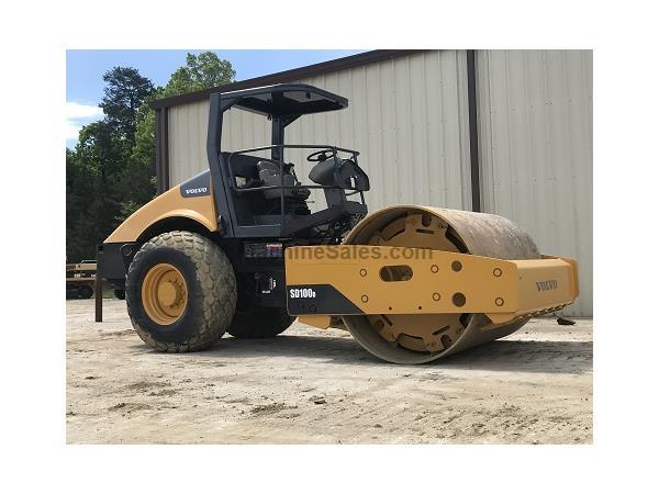 2011 VOLVO SD100D DIRT ROLLER - E6941