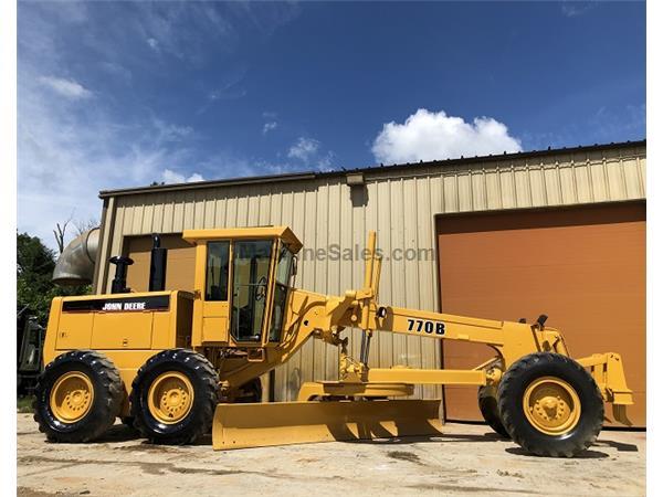 1997 DEERE 770B ENCLOSED CAB W/ A/C &amp; HEAT - E7124