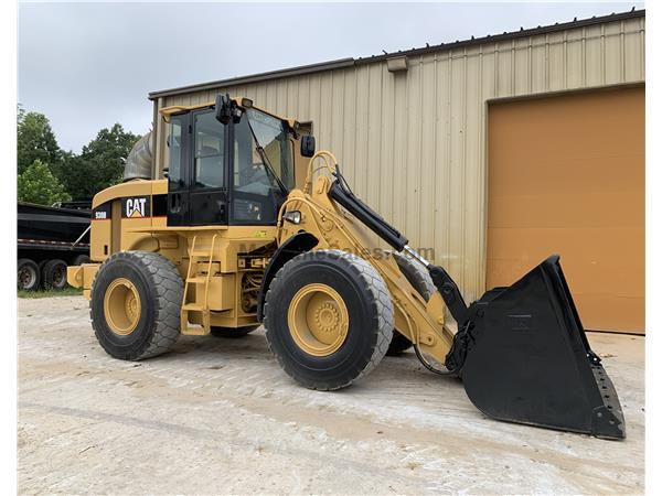 2012 CATERPILLAR 930H W/ ENCLOSED CAB W/ A/C & HEAT