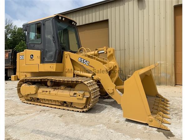 2005 DEERE W/ ENCLOSED CAB W/ A/C & HEAT - E7139