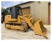 2005 DEERE W/ ENCLOSED CAB W/ A/C & HEAT - E7139