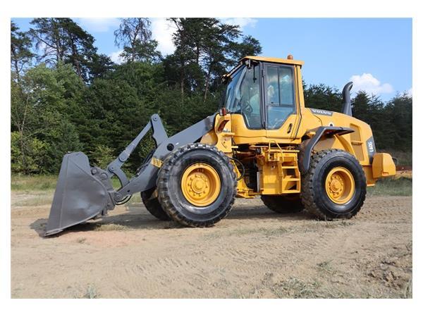 2012 VOLVO L60G W/ REAR CAMERA &amp; CAB W/ A/C &amp; HEAT - E7122