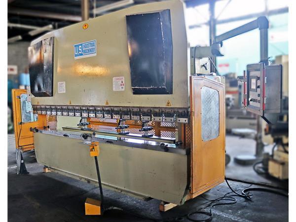 155 Ton x 157" US INDUSTRIAL Hydraulic w/CNC BG, Light Curtain, 2015 155 Ton x 157" US INDUSTRIAL Hydraulic w/CNC BG, Light Curtain, 2015