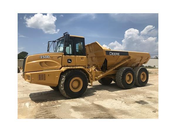 2006 DEERE 250D ENCLOSED CAB W/ A/C & HEAT - E7168