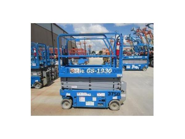 Genie Electric Scissor Lift