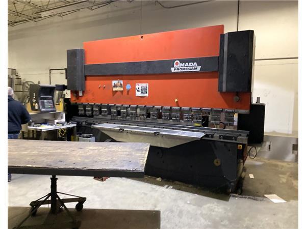 187 ton Amada Press Brake, 8X Operateur CNC, Light Curtains 187 ton Amada Press Brake, 8X Operateur CNC, Light Curtains