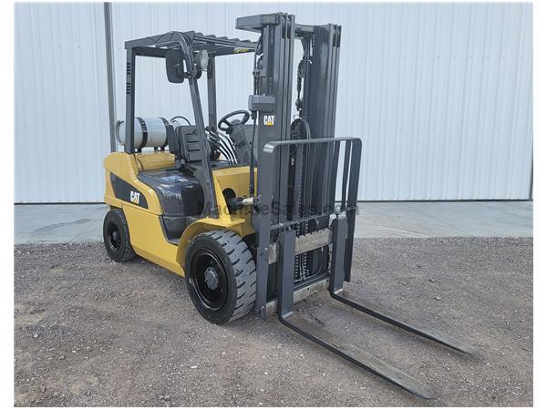 Caterpillar P6000-LP Forklift